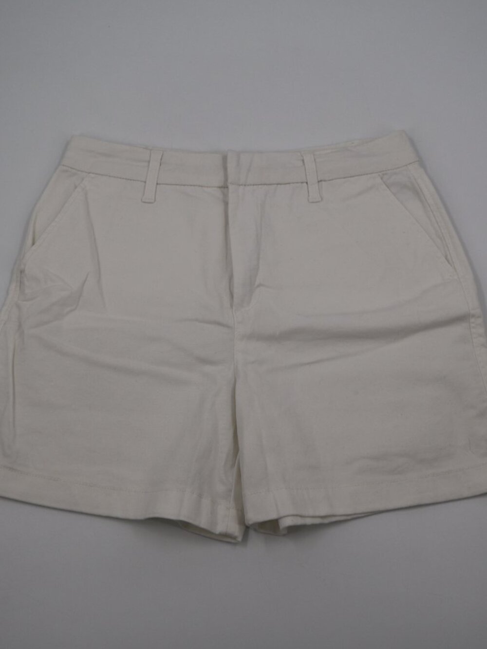 Gloria Vanderbilt Shorts Womens‎ Size 10 White Bermuda Chino Mid Rise Casual